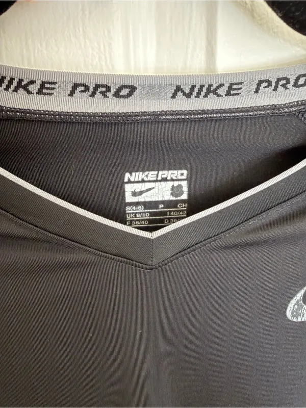 Nike Black Dri-FIT Women's Short Sleeve Training Tee small - Image 4