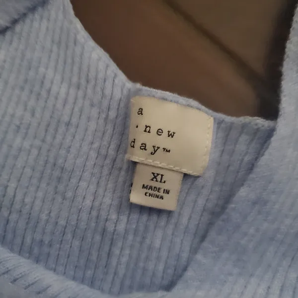 A new day blue tank size Xl New Never worn . Thin sweater like material - Image 4