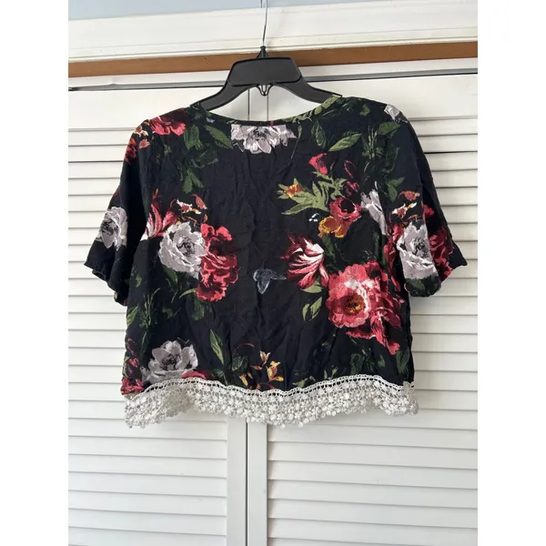 Abercrombie & Fitch Black Floral Lace Trim Crop‎ Top Short Sleeve Womens S *hole - Image 3