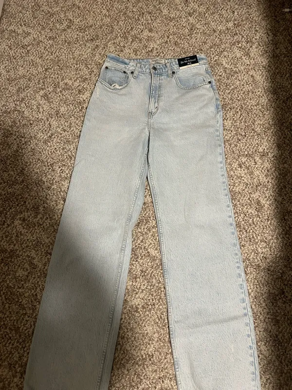Abercrombie & Fitch "Curve Love" High Rise '90s Relaxed jean - Image 8