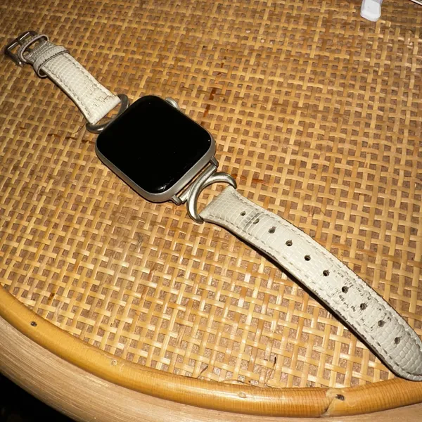 Apple Watch Series 5 44mm GPS Titanium - Image 2