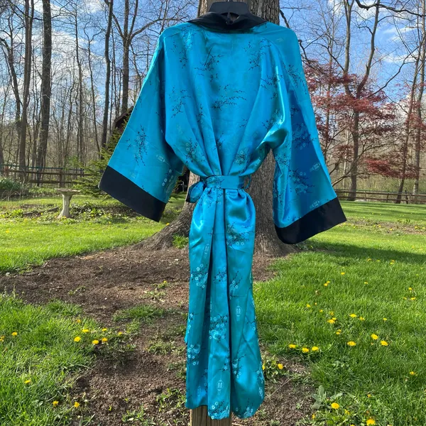 🩵🖤 Reversible Oriental Embroidered Floral Dragon Kimono 🖤🩵 - Image 2