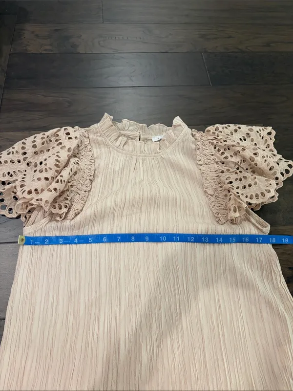 THML Beige Eyelet Sleeve Top Sz M - Image 7