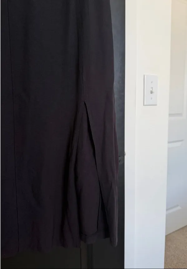 Boutique Black midi dress with side slit - Image 6