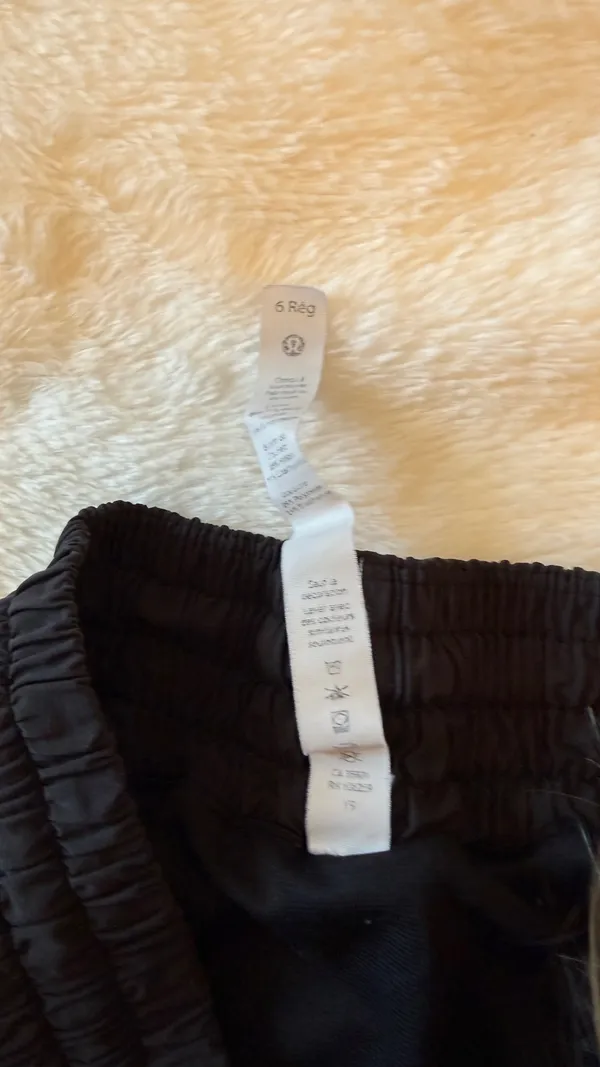 Lululemon Hotty Hot 2.5" - Image 3