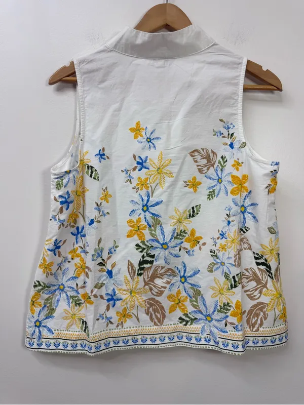 Crown & Ivy Women's Sleeveless Swing Split Neck Printed Top size M - Image 4