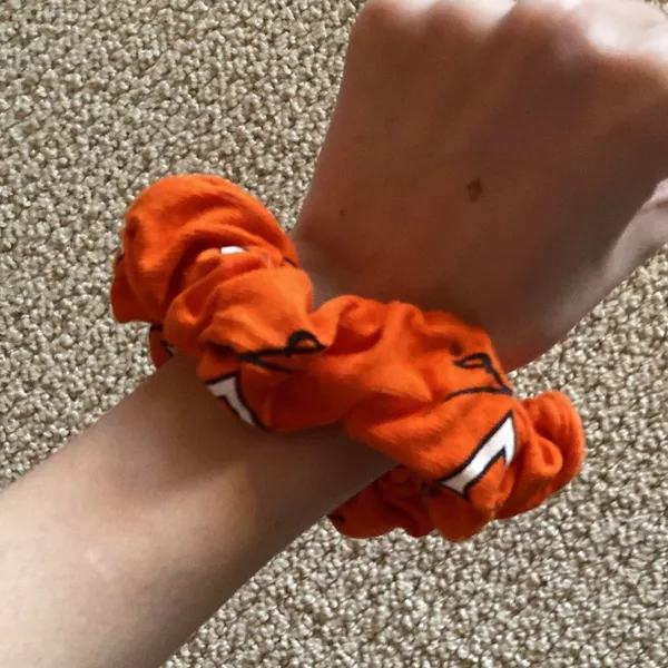 University of Virginia Large Scrunchie Orange Wahoo UVA Hair Tie EUC Clean - Image 4