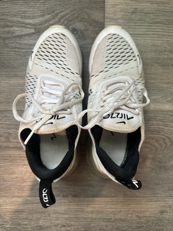 Nike 270 Air Max Shoes Women’s 7.5 - Image 2