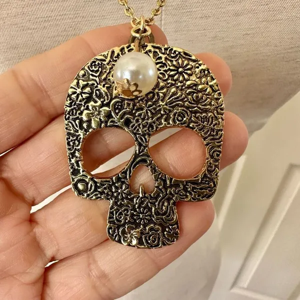 Gold tone skull faux pearl pendant necklace - Image 3