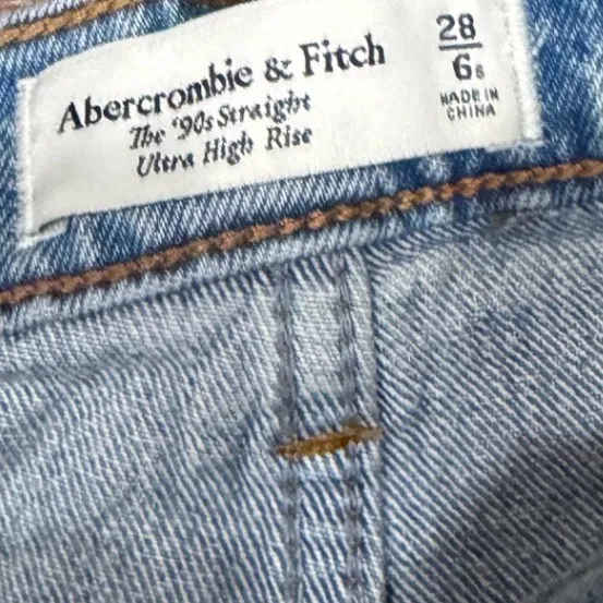 Abercrombie & Fitch The 90s Straight Ultra High Rise‎ Distressed Jeans Light 28S - Image 3