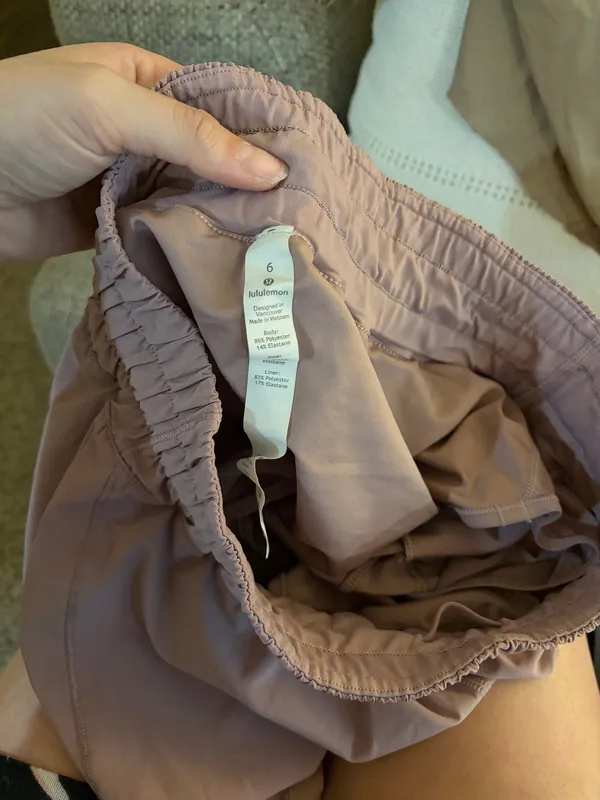 Mauve Shorts Lululemon - Image 3