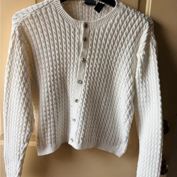 Elegant White Button - Image 3