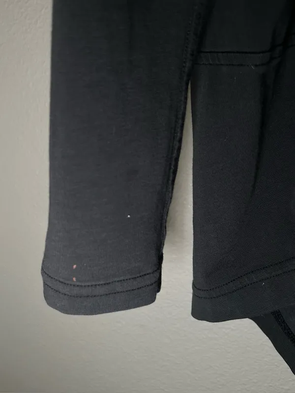 Lululemon Back In Action Black Long Sleeve V Neck Activewear Shirt Womens Size 8 - Image 7