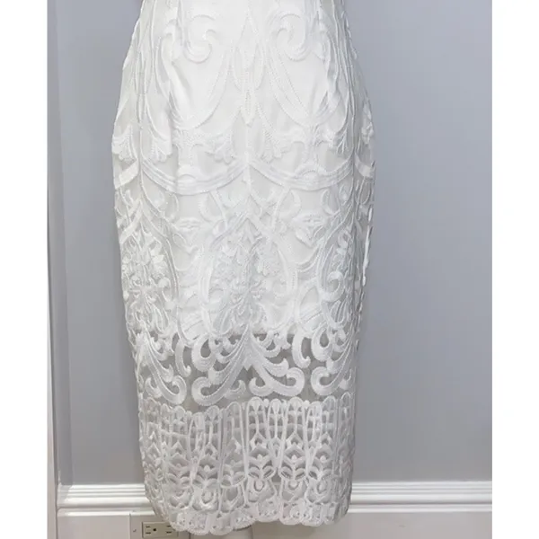 Bardot white lace midi dress Scalloped Vneckline with afitted sheath silhouette. - Image 6