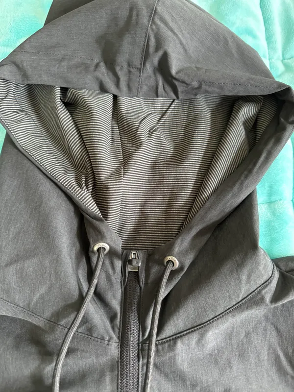 Vuori Outdoor Trainer Shell Jacket - Image 3