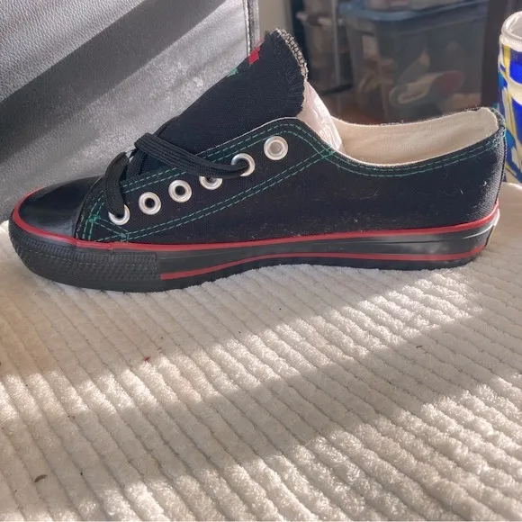 NEW🎉 African Pride Canvas Sneakers with Red & Green Accents Size 40/9 US - Image 8