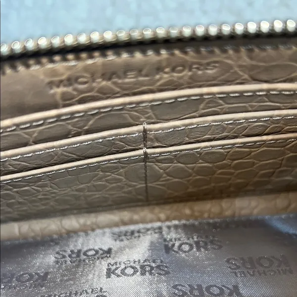 Michael‎ Kors Tan Crocodile-Embossed Wallet Luxurious Design - Image 13