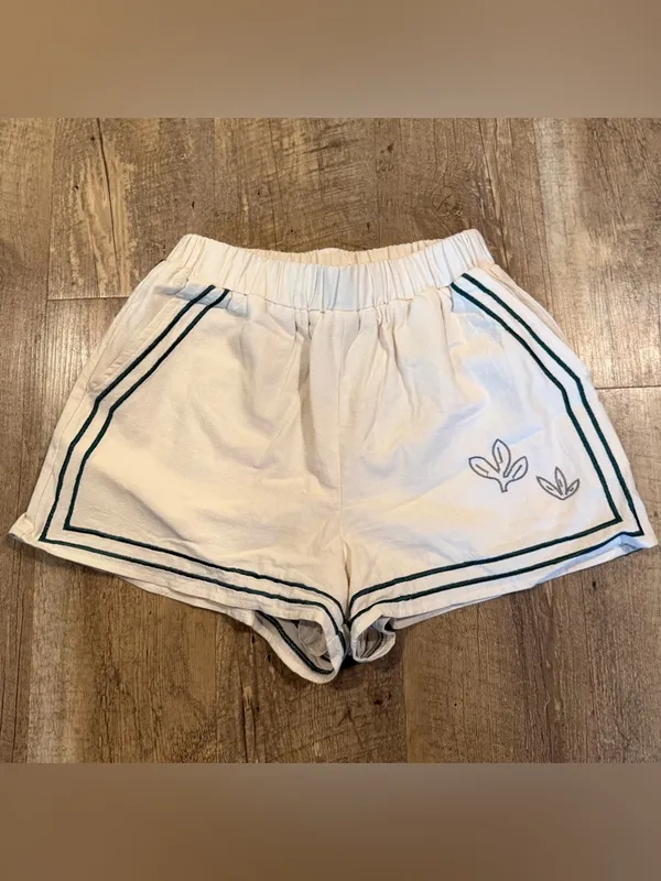 Le Lis Casual Cream Elastic Waist Lounge Shorts XS - Image 3