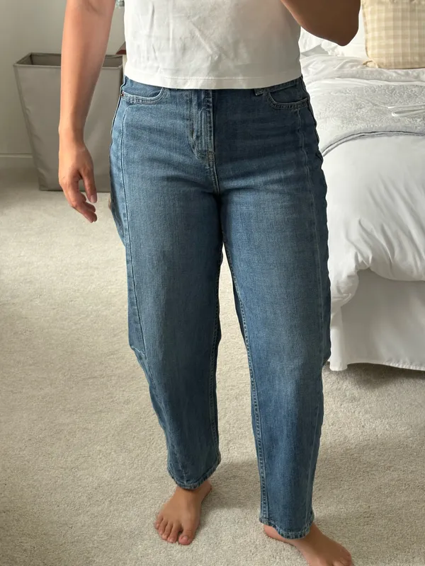 Old Navy Barrel Jeans - Image 2