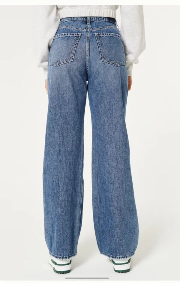 Hollister Ultra High-Rise Medium Wash Baggy Jeans - Image 4