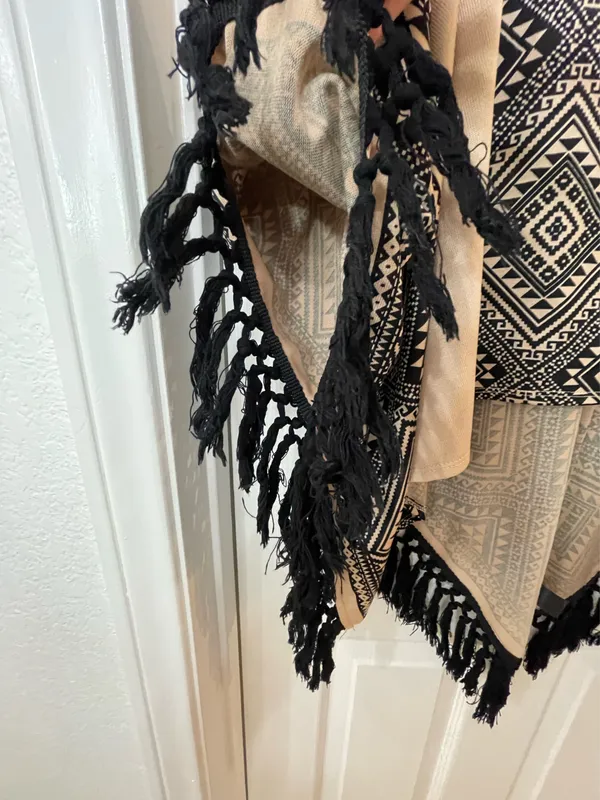 Geometric Patterned Shawl With Tassels  - Image 4