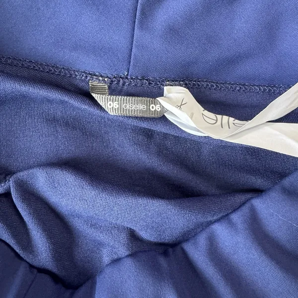 Oiselle Women's Blue/White Geometric Running Shorts Zip Pocket 2" Inseam - Image 8