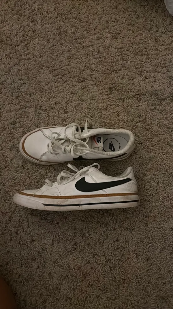 Nike shoes - Image 2