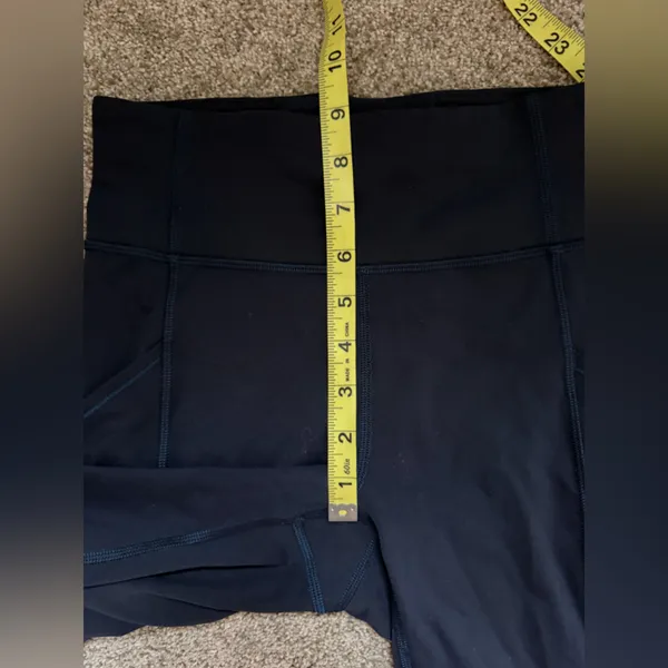 Lululemon Invigorate High-Rise Short 10" in True Navy Blue Size 4 Biker Short - Image 7