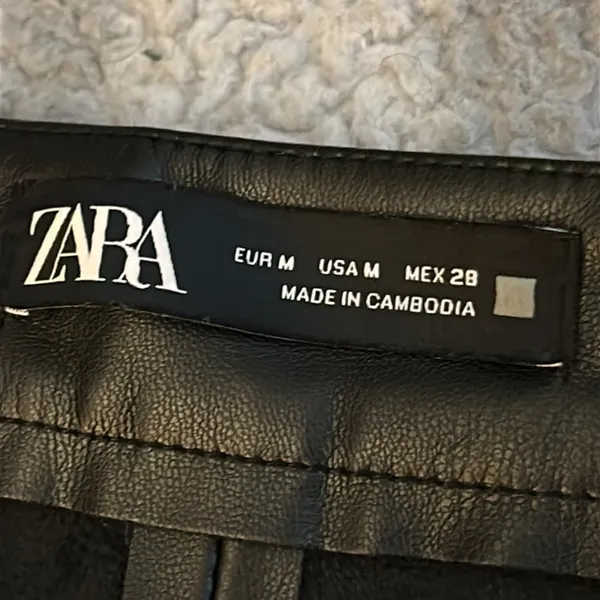 Zara Black Faux Leather Skinny Leggings/Pants - Size Medium - Image 8