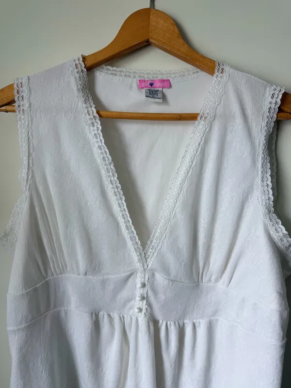 Y2k White Lace V - Image 2