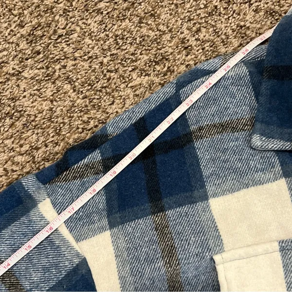 Blue and White Plaid Shacket Jacket size medium, button up, faux pockets - Image 6