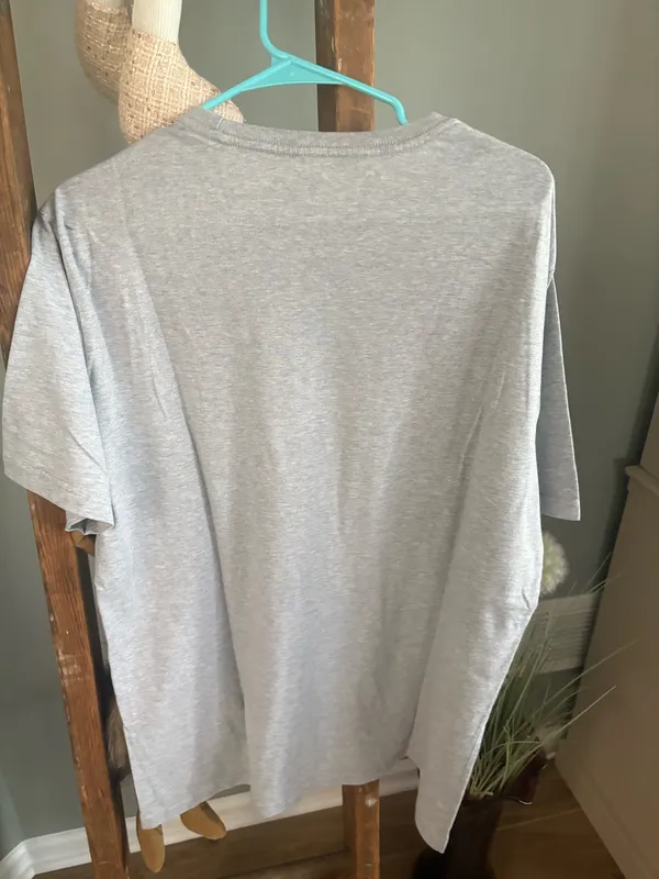 Izod size XL, gray graphic T-shirt - Image 2