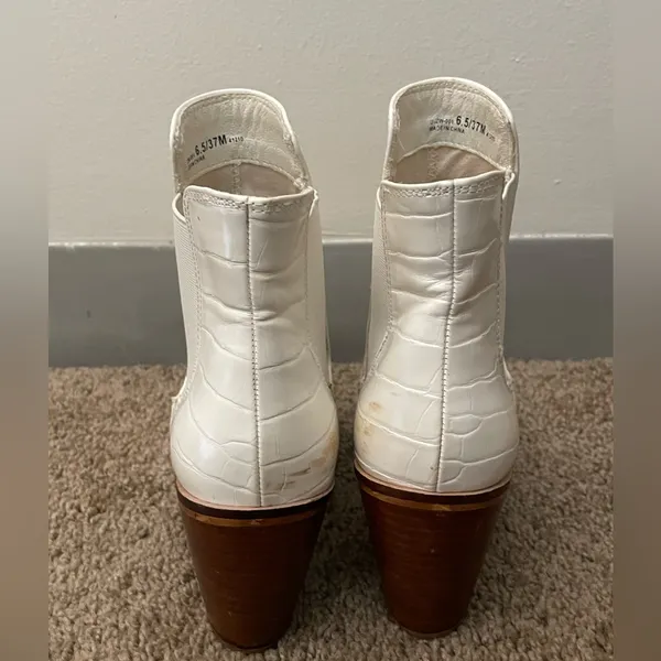 Chinese Laundry White Snakeskin Ankle boots - Image 5