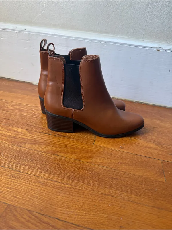 A New Day Women Ellie Chelsea Slip On Ankle Boots, Caramel Crown Size 6.5 - Image 2
