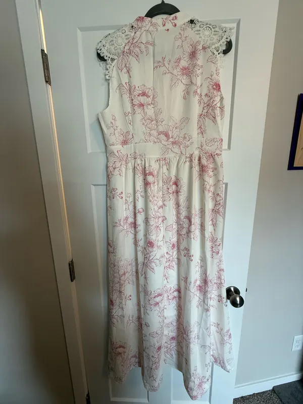 Pink and white floral dress - Image 2