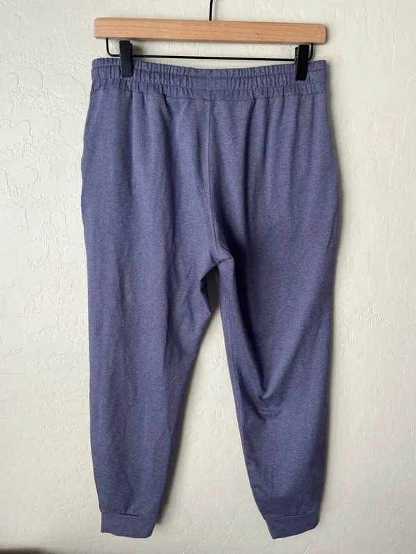 Vuori performance joggers heathered cosmic purple small - Image 5