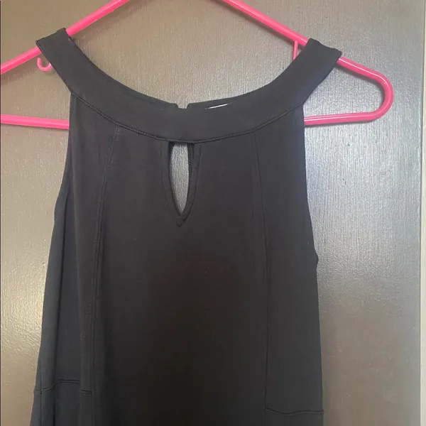 Elegant Black Sleeveless Dress - Image 2