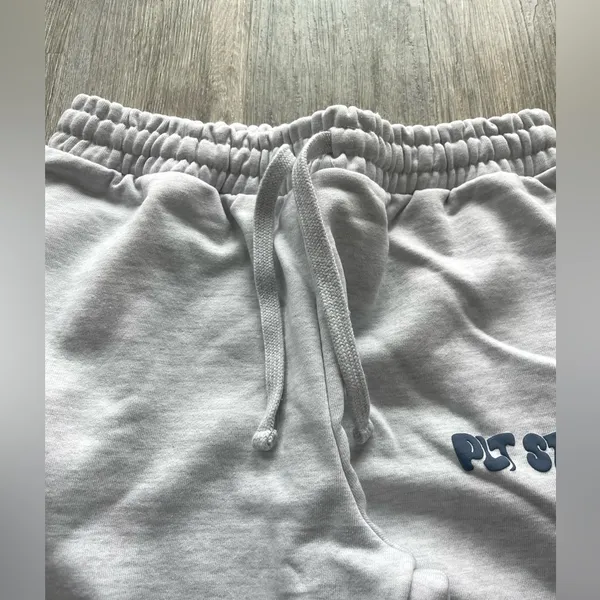 Pretty Little Thing NWT ASH GREY THICK OVERSIZED JOGGERS M - Image 3