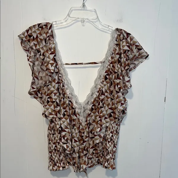 Gimmicks by BKE Brown Geometric Ruffle Blouse V neck Cold Shoulder I30 - Image 2