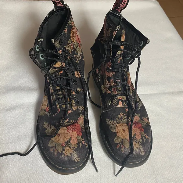 Dr.Martens 11821 Retired Vintage Victorian Rose Floral Combat Boots Retired W7 - Image 2