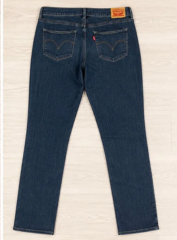 Levi's Signature Women's Mid-Rise Straight Denim Jeans Dark Wash 16 Blue - Image 4