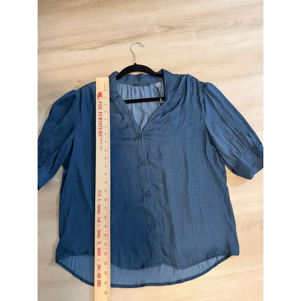 T Tahari Blouse Deep Slate Blue L Womens Silky Short Sleeve V-Neck NEW Office - Image 4