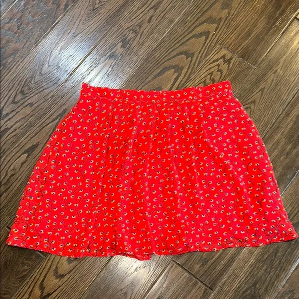 Old Navy Red floral Pleated Skater Mini Skirt size medium - Image 3