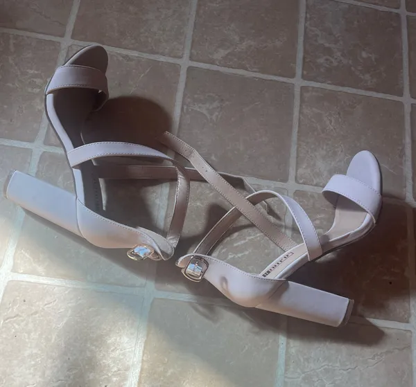Beige Heels Tan Size 6 - Image 3