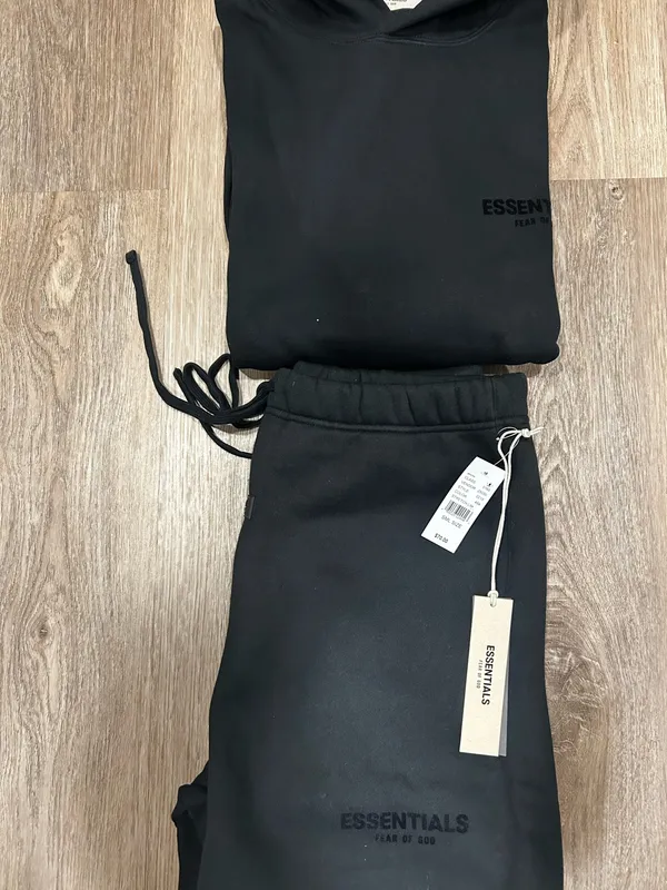 Essentials Black Medium shorts and hoodie set - Image 3