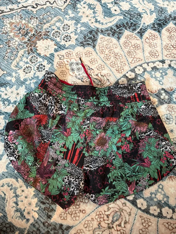 Lululemon Shorts Reversible - Image 4