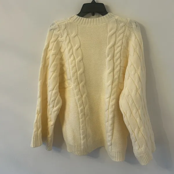 Amazon Cream White Cable Knit Sweater Size Large - Image 3