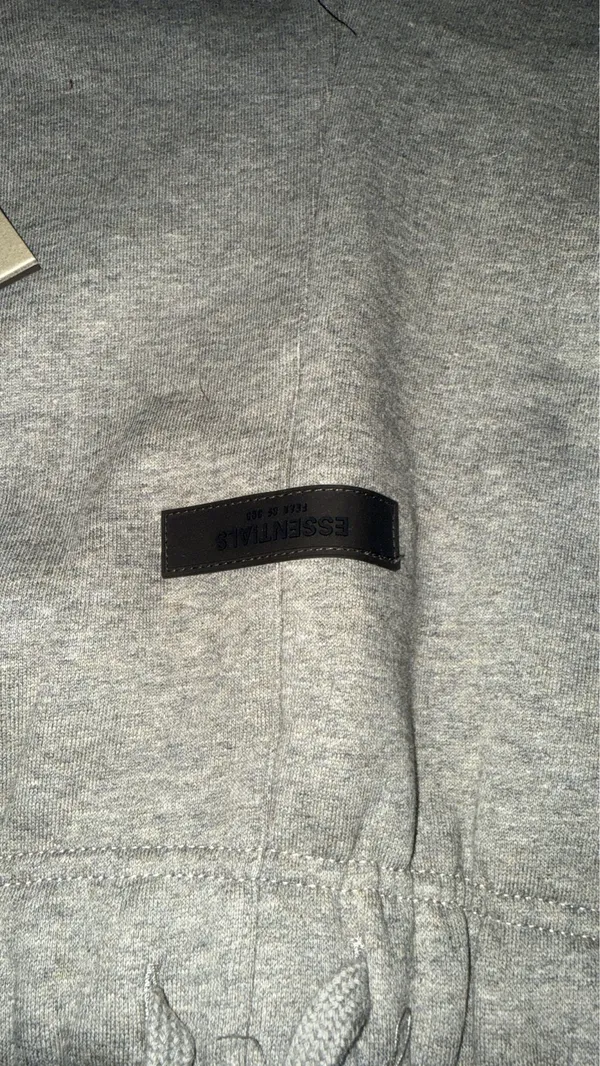 New essential shorts dark oatmeal size M - Image 2