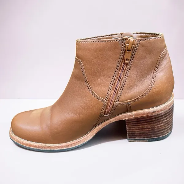 Old Money Clarks Clarkdale Dawn Tan Leather Chelsea Block Heel Ankle Boots 7M - Image 11