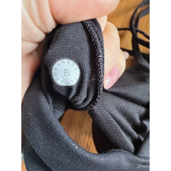 Lululemon Sports Bra Womens 6 Black Strappy Crossback Yoga Activewear Top - Image 5